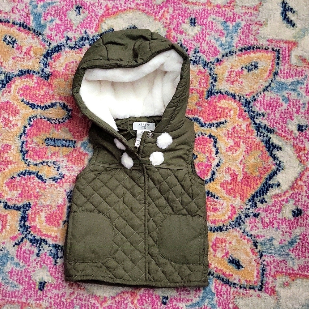 Girls 24 month army puffer green vest
